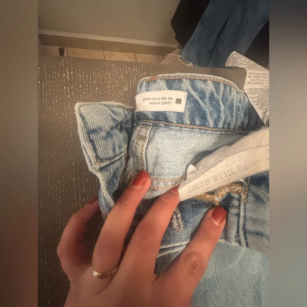 Zara High Rise Size 2 Jeans - Picture 2 of 6